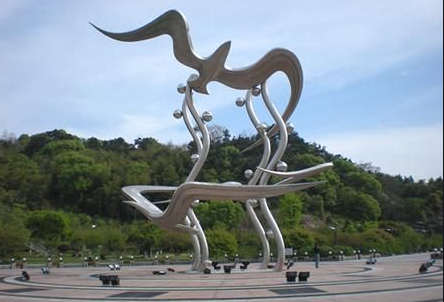 制作不銹鋼雕塑的流程有哪些？其加工的注意事項(xiàng)你了解嗎？
